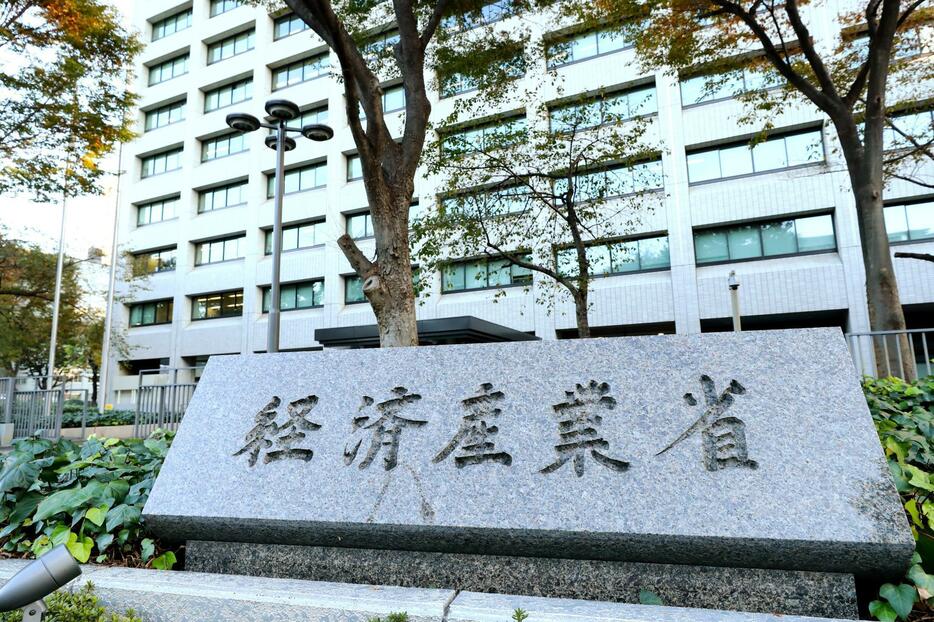 [写真] 経産省は、投資機構の報酬基準を「高額すぎる」として認めない方針（写真：西村尚己/アフロ）