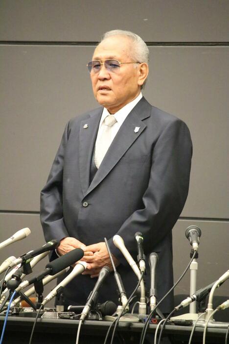 8月に辞任会見を開いた山根明前会長が除名処分となる。今永久追放にされる理由とは？