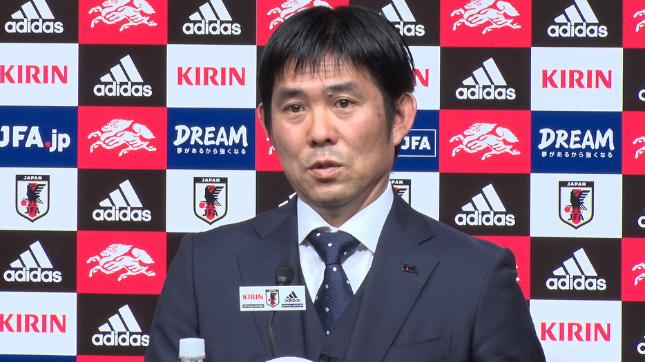 [画像]アジア杯に臨む日本代表メンバーについて説明する森保監督
