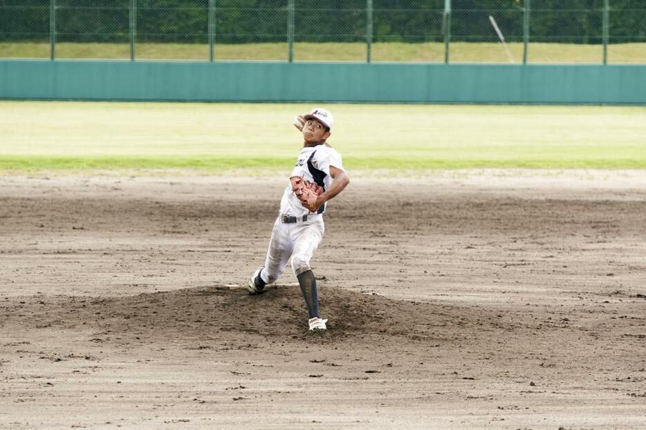 奄美市選抜のエース、大野純之介投手。兄の大野稼頭央投手は、9月5日までにプロ野球志望届を提出。プロ入りが決まれば「離島からのプロ野球選手」の二人目が誕生することに