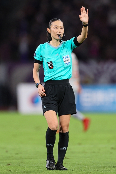 J1で初の女性審判として笛を吹いた山下良美氏。11月のカタールW杯に抜擢されることも決まっている(写真・アフロスポーツ）