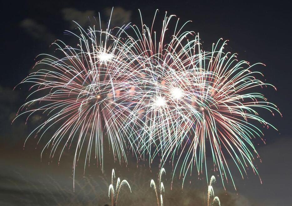 夜空を焦がす花火