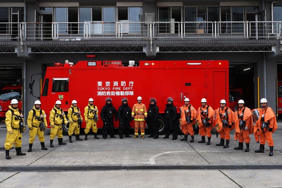 東京消防庁の消防救助機動部隊。大規模災害等に対応するため、特別な技術・能力を持ち高度な救 出救助能力を有する隊員と装備で編成される。通称ハイパーレスキュー。『瞬間の顔』より