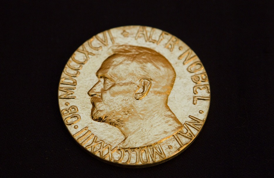[写真]ノーベルの遺言に基づいて1901年に創設されたノーベル賞（ロイター/アフロ）