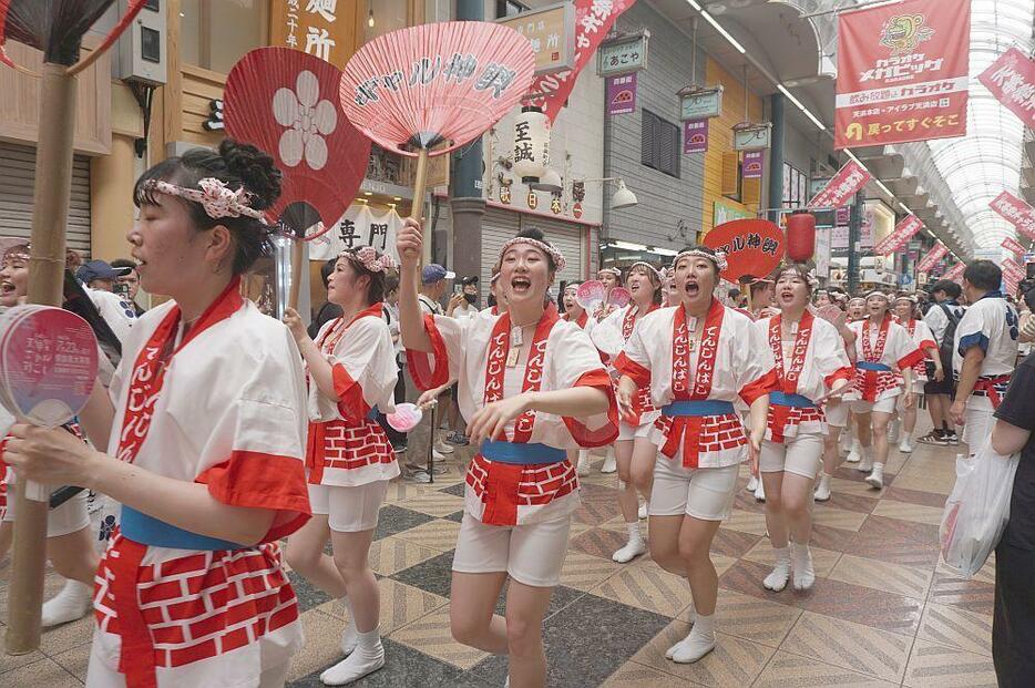 商店街に元気な声が響き渡った