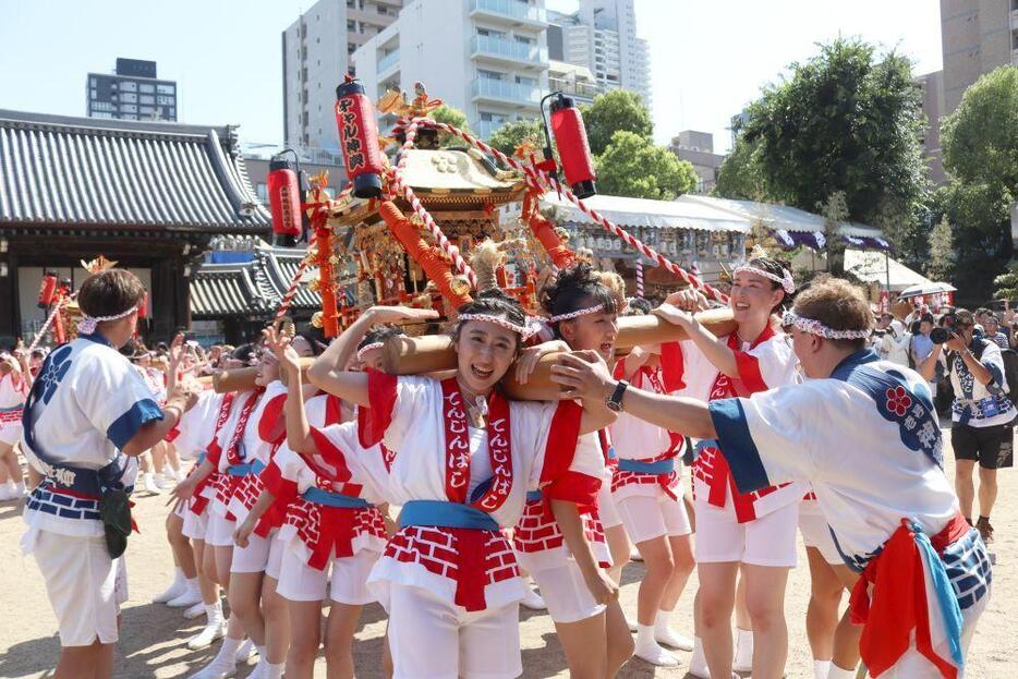 大阪天満宮内で