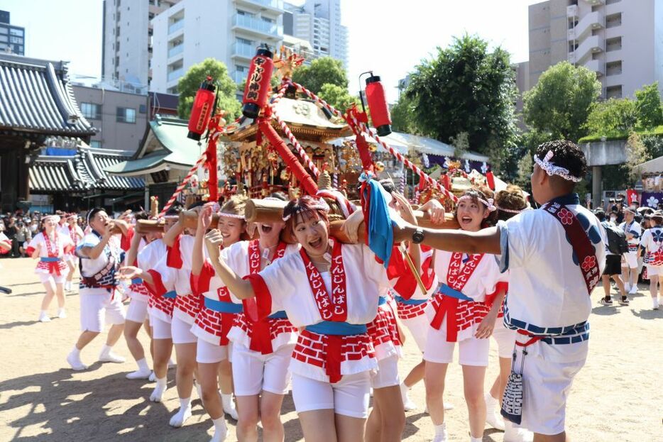 大阪天満宮内で