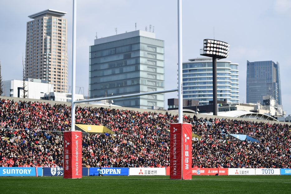 西の花園ラグビー場と並ぶ日本ラグビーの聖地とも言える秩父宮ラグビー場（写真：松尾/アフロスポーツ）