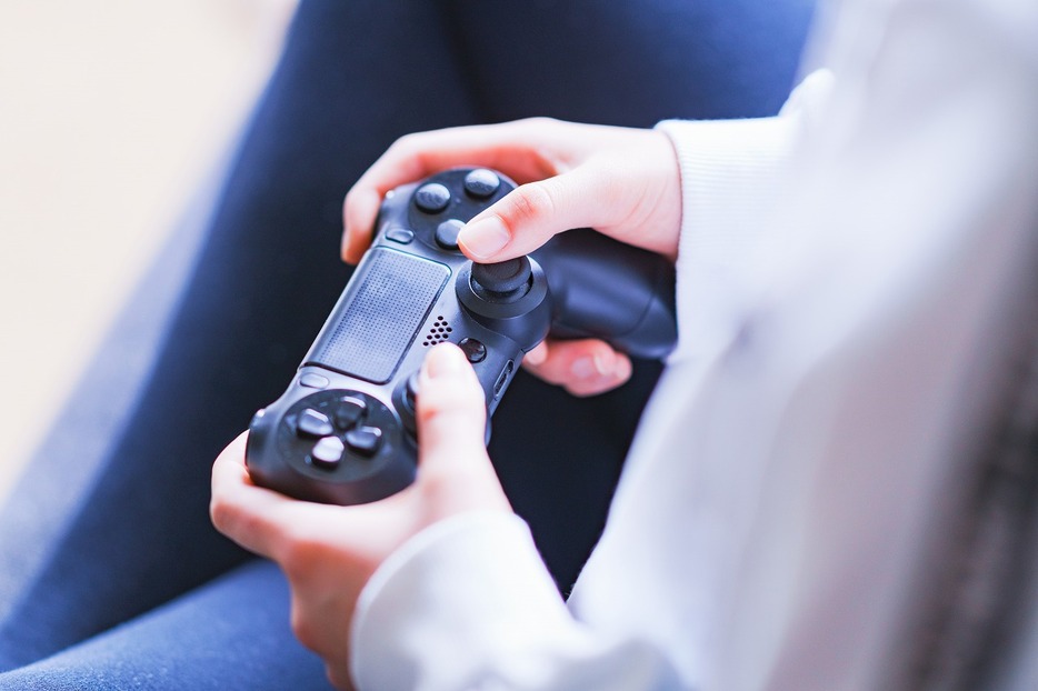 ゲーム依存が疑われる中高生は93万人と推計されている（アフロ）