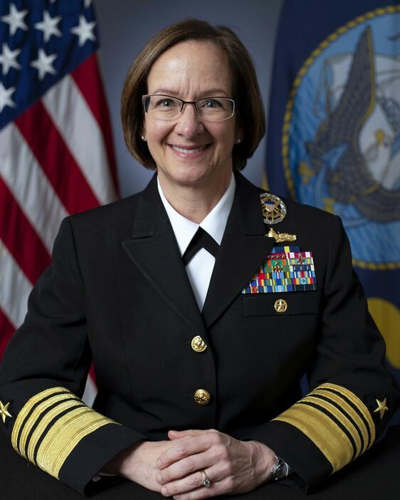 女性として初の海軍制服組トップとなるリサ・フランチェッティ作戦副部長（大将）＝3月、ワシントン（米海軍提供・AP＝共同）