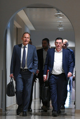 ドルトムントのヴァツケCEO（左）やフライブルクのレキ財務部長（右）が暫定的に推し進めたプロジェクトは頓挫。DFLに巨額のマネーは舞い込まず……。(C)Getty Images