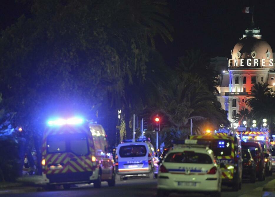 [写真]80人が死亡した仏ニースのトラック突入事件が起きたプロムナード周辺（ロイター/アフロ）