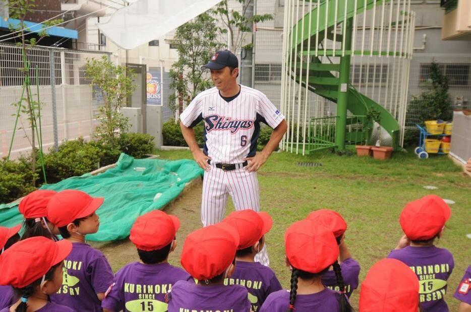 私立くりのき保育園で開かれた宮本さんの野球教室