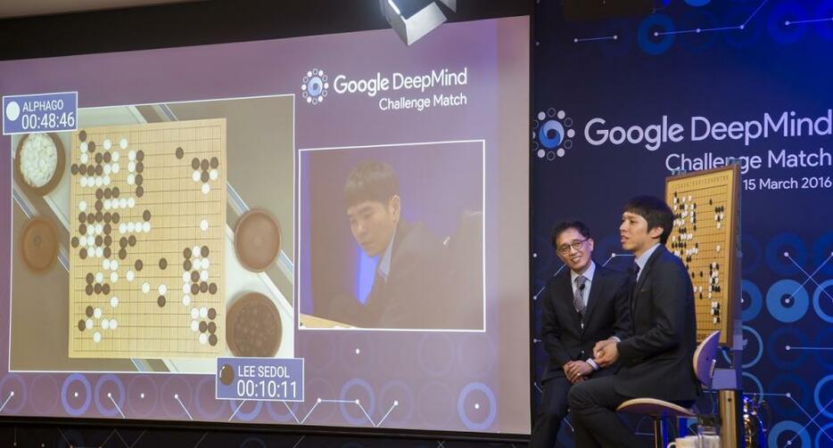 [写真]2016年3月にはグーグルの囲碁AIが韓国のプロ棋士に勝利するという“波乱”もあった（Lee Jae-Won/アフロ）