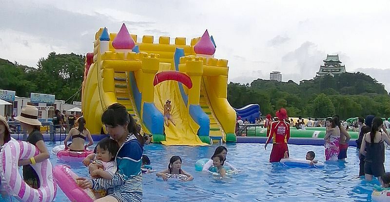 [写真]ハウステンボスが仕掛けた大阪夏の陣、お城のふもとで様々なプール遊びを満喫