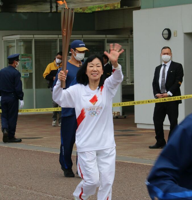 力走するハイヒールリンゴ