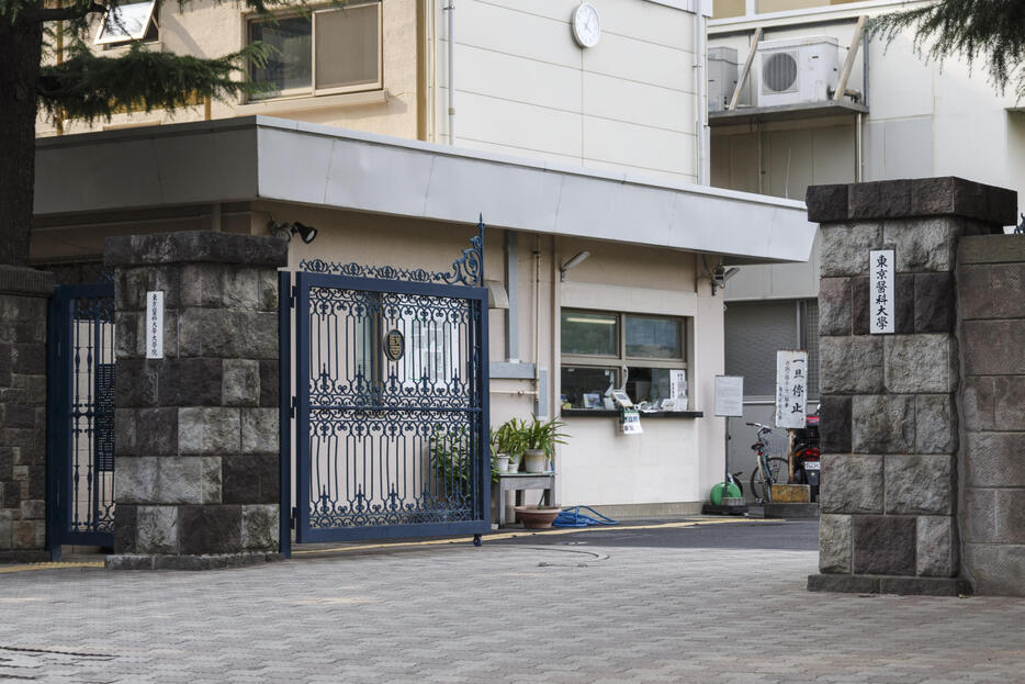 東京医科大学（東京都新宿区、写真：Rodrigo Reyes Marin／アフロ）