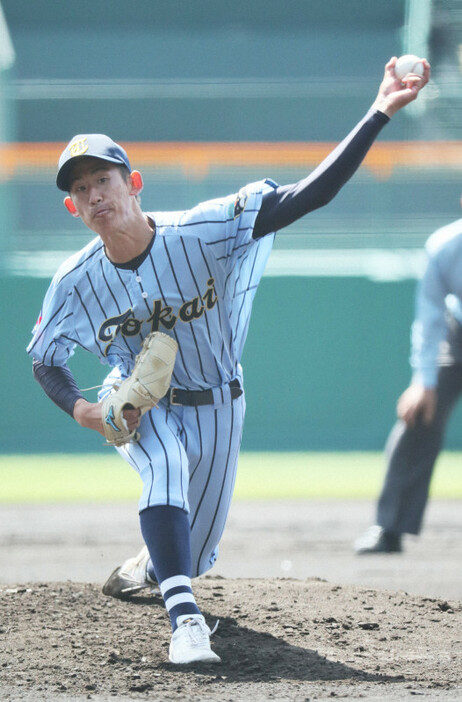 第93回選抜高校野球大会準決勝【東海大相模2－0天理】完封した東海大相模の石田。準決勝までで26イニング連続無失点＝阪神甲子園球場で2021年3月31日、吉田航太撮影