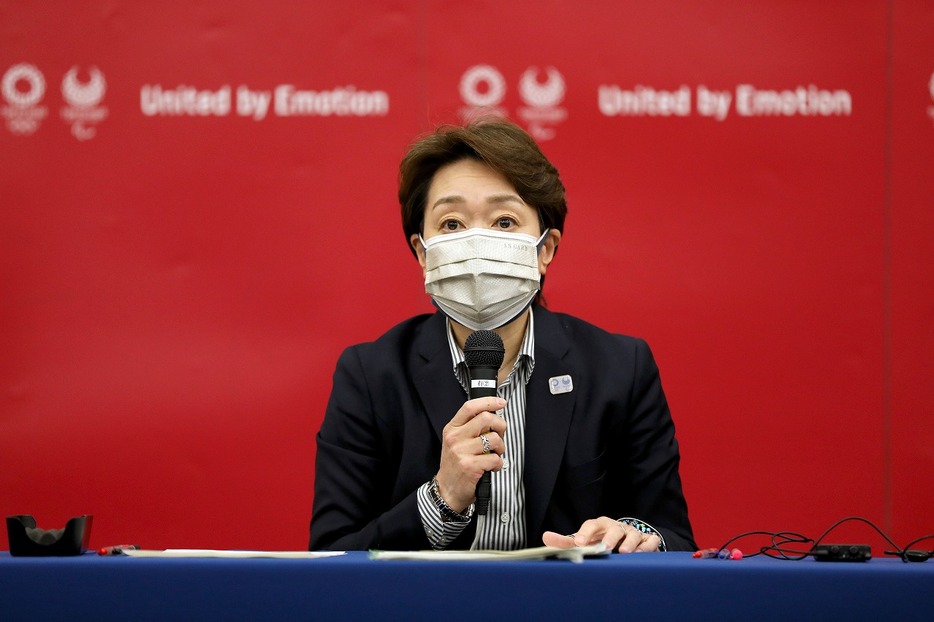 [写真]5者協議後に会見する橋本会長（Photo by Tokyo 2020）