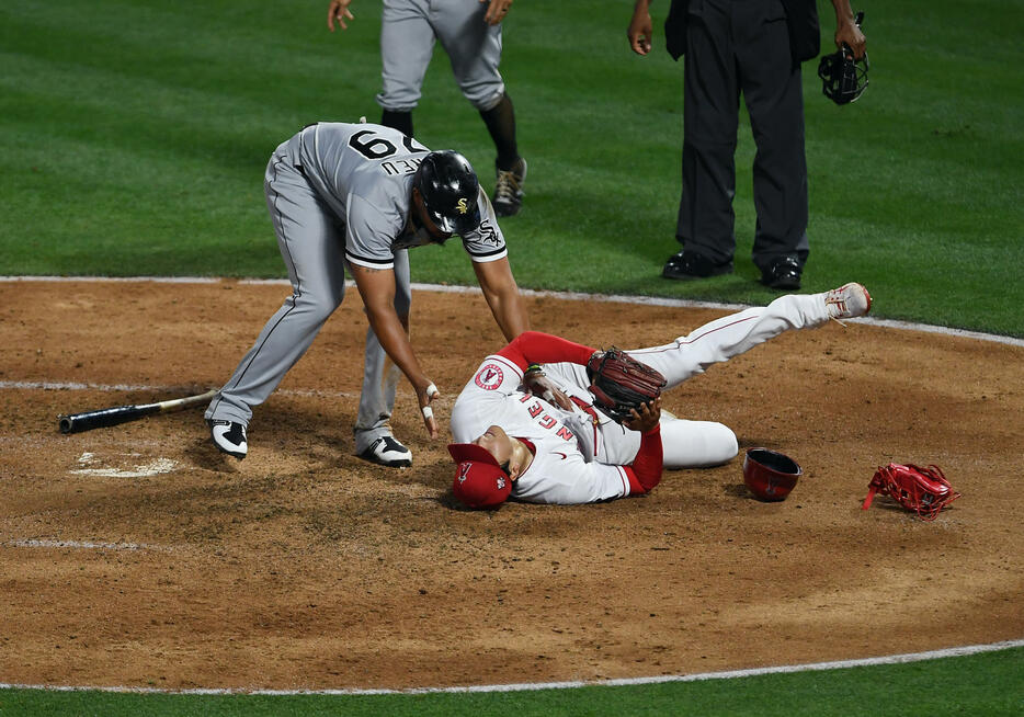 エ軍の大谷翔平はあと一人で勝利投手の権利を得るところだったが5回に三振のボールを捕手が後逸。本塁カバーで走者と交錯して降板となった(写真・アフロ）