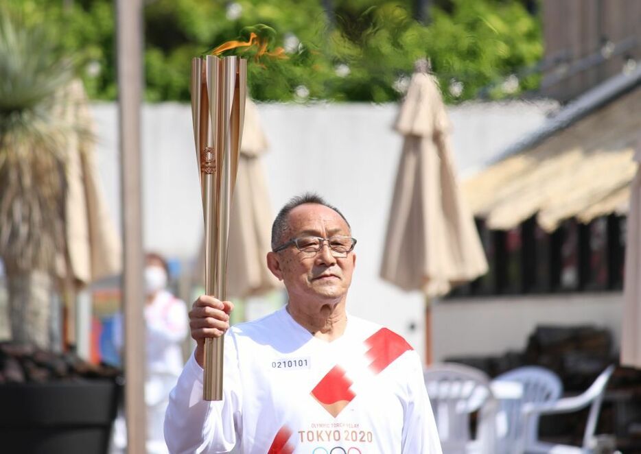 同日の第一走者となった泉佐野市の西村成生さん（71）は、1964年の東京オリンピック聖火ランナーの伴奏者を務め、今回は自らが聖火ランナーとして走ることができた