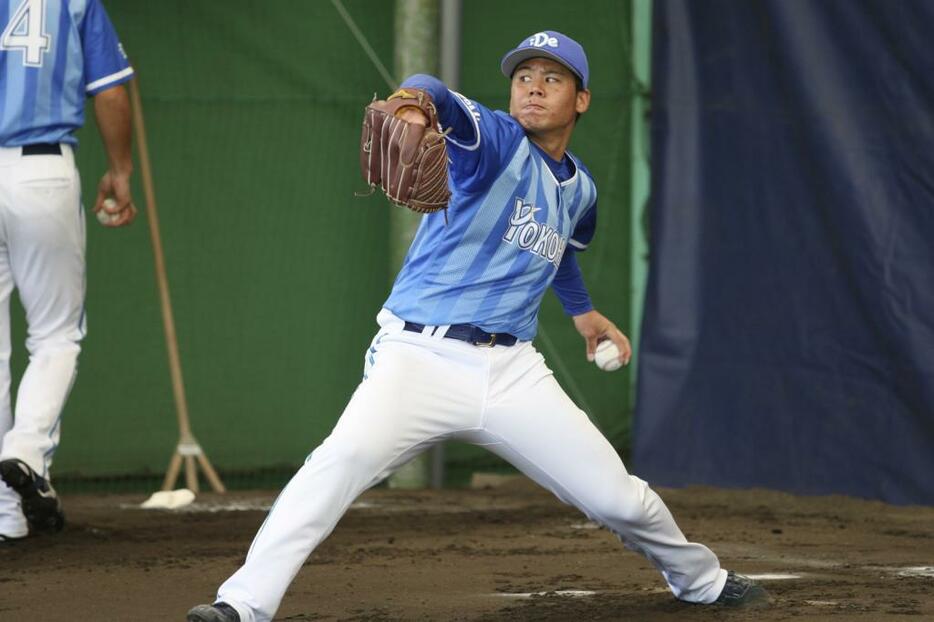 新人特別賞を贈られた横浜DeNAの浜口だったが、投票では阪神の大山に負けて騒動に（写真・黒田史夫）