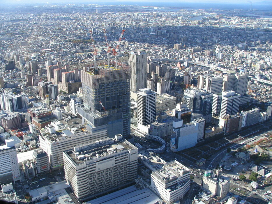 [写真]建設中のあべのハルカス＝2011年12月4日（撮影：柳曽文隆）