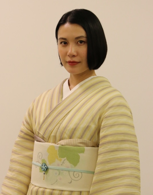 女優・村川絵梨　（ヘアメイク：フジワラ　ミホコ、衣装協力：銀座いち利）