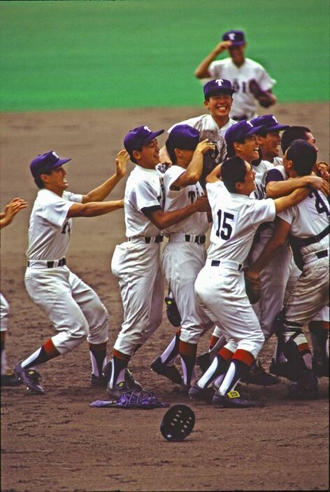 1991年 夏の甲子園では初出場初優勝を果たした大阪桐蔭（写真：岡沢克郎/アフロ）