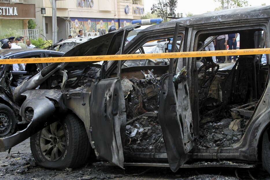 焼け焦げた車両内部＝2015年6月29日（写真：ロイター/アフロ）