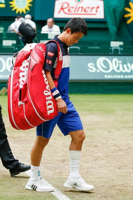 ゲリーウェーバーオープンでふくらはぎの怪我により棄権をした錦織（写真：アフロ）