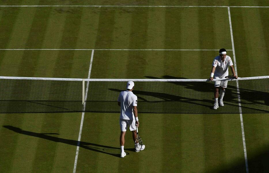 試合終盤には膝下まで左足をテーピング＝2015年6月29日（写真：ロイター/アフロ）