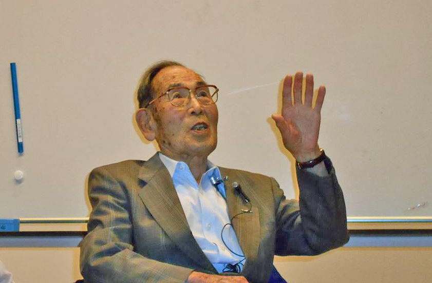 [写真]過酷な戦争を語る原田要さん。市民らの要請に応えて「最後の講演」を行った