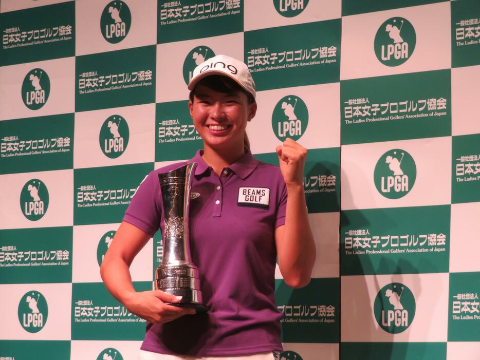 全英女子を制した渋野が凱旋帰国会見。やはり今日も笑顔