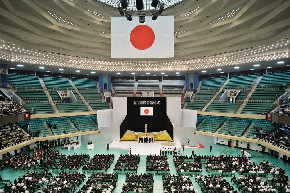 昨年の全国戦没者追悼式の様子（写真：アフロ）