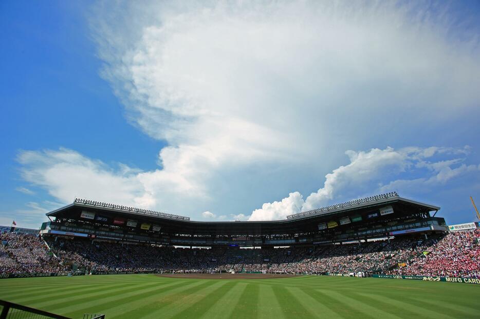 山梨学院の“山梨のデスパイネ”野村健太は不発のまま甲子園を去る(資料写真・アフロ）