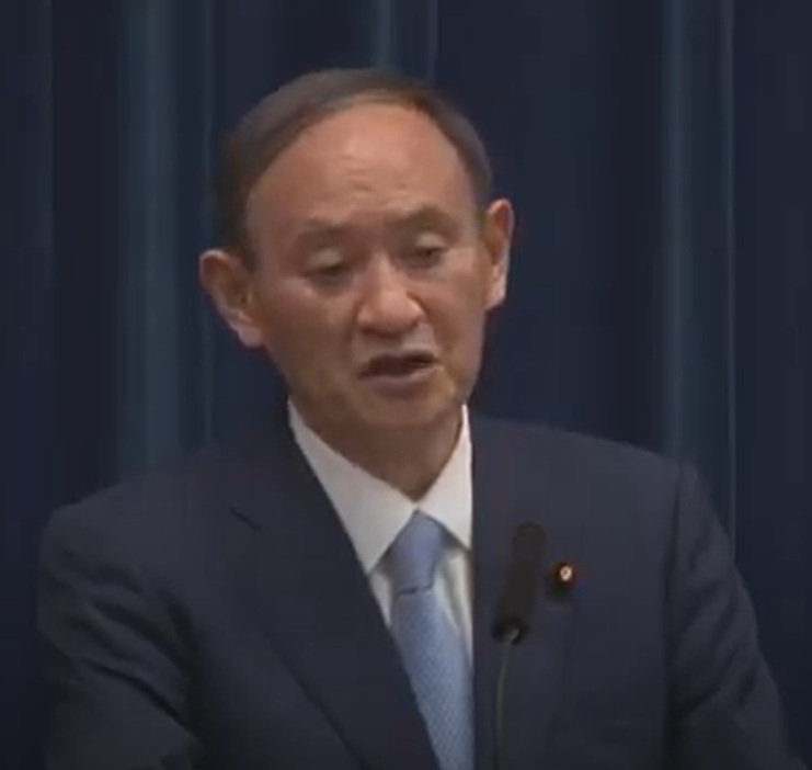 会見する菅首相