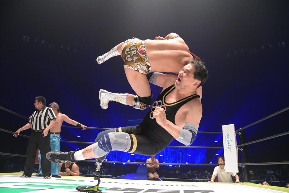 かっこいいと言わせたい 世界初のプロレス義足で戦うレスラーと義肢装具士の挑戦 Yahoo ニュース オリジナル 特集 Yahoo ニュース