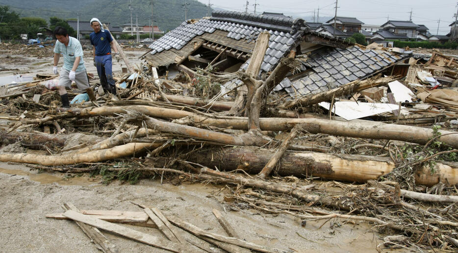 平成21年7月中国・九州北部豪雨で被害を受けた山口県防府市（写真：ロイター/アフロ）