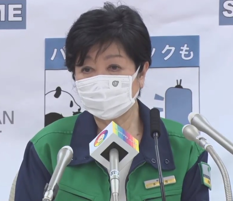 会見する小池知事