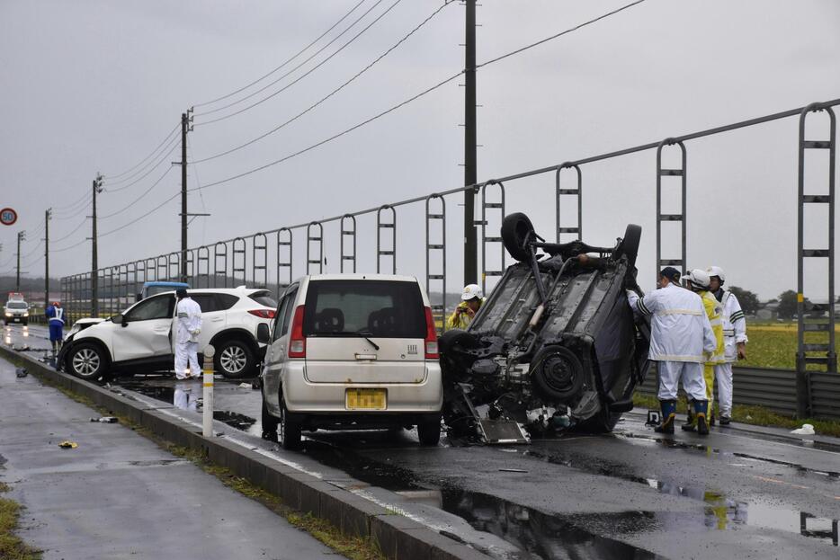 2019年の交通事故発生件数は約38万件、20年は約31万件だった。過去最多は04年の約95万件（写真：毎日新聞社／アフロ）