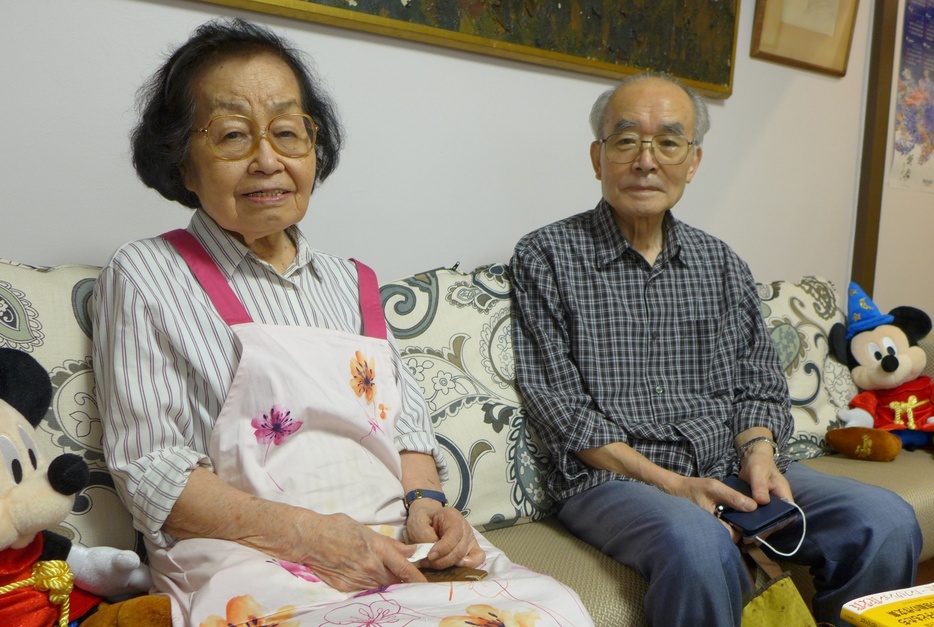 愛児の家で母・貞代さんとともに子どもを育ててきた三女の裕さんと、昭和30年代から運営に参加した理事長の神戸澄雄さん（撮影：森健）