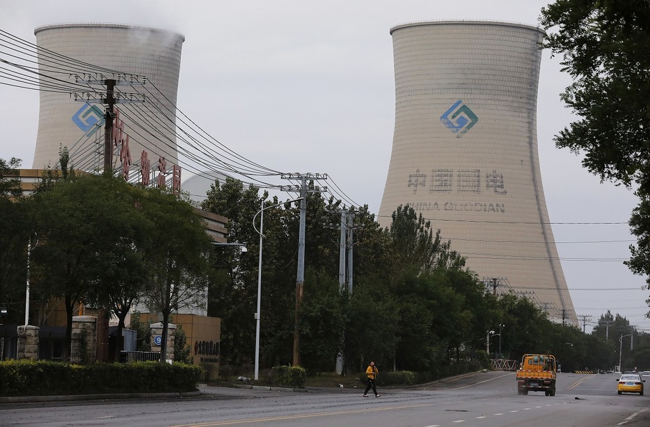 [資料写真]中国の石炭火力発電所。中国の電力不足の世界経済への影響が懸念されている（ロイター/アフロ）