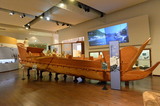 古代船のレプリカ（2点とも兵庫県立考古博物館にて筆者撮影）