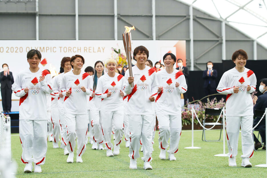 国内の聖火リレーは3月25日、福島県からスタートした（写真：森田直樹/アフロスポーツ）