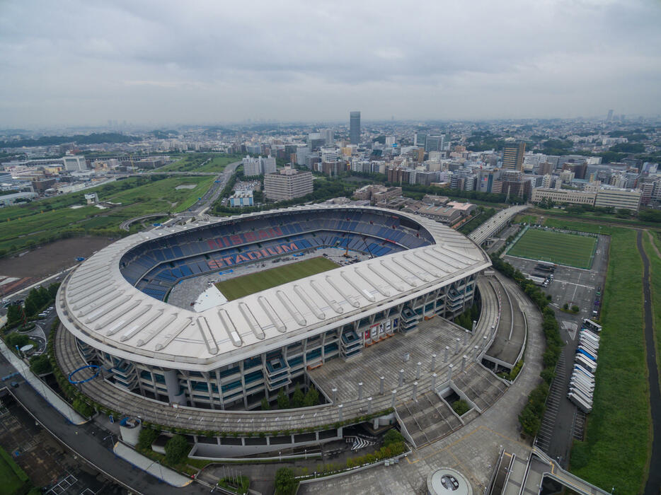 男子サッカーの決勝舞台は横浜国際総合競技場だが…観客はゼロ(写真・アフロ）