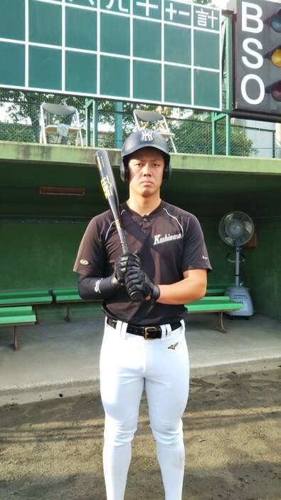 10年ぶりの甲子園出場を狙う東大阪大柏原の野村和輝（3年）は最速145キロ＆通算20発の二刀流だ。プロスカウトもドラフトの隠し玉として注目している