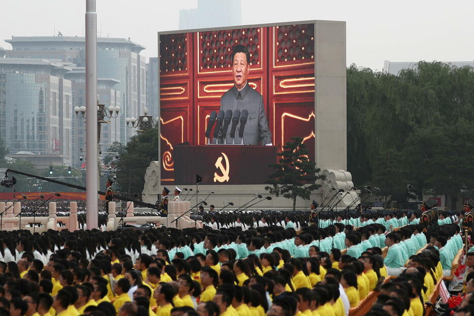 中国共産党の創設100周年式典で演説する習近平主席（写真：ロイター/アフロ）