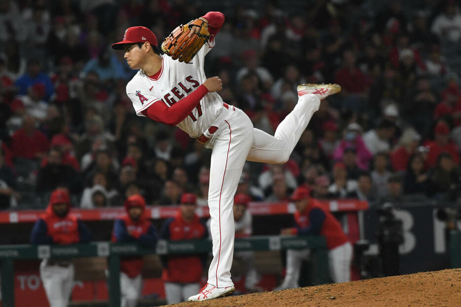 大谷翔平がリアル二刀流で初の猛打賞をマークして自らの2勝目を援護した（写真：USA TODAY Sports/ロイター/アフロ）