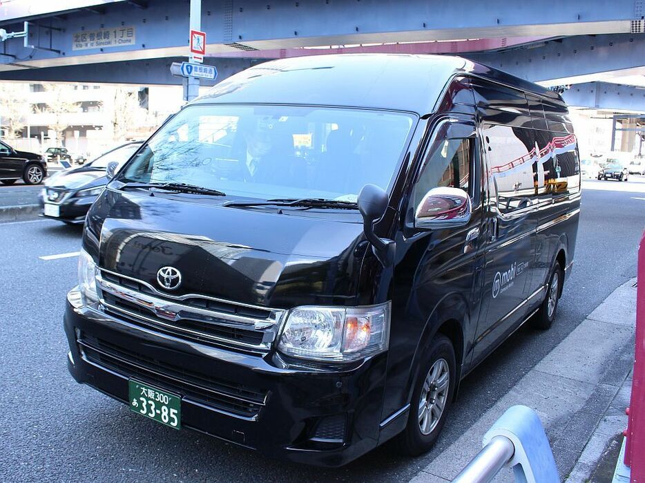 [写真]4月1日から北区・福島区の2エリアで運行を開始したWILLERの車両